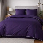 Śliwkowa bawełniana pościel hotelowa adamaszek z białą bizą 160x200 Mariot 