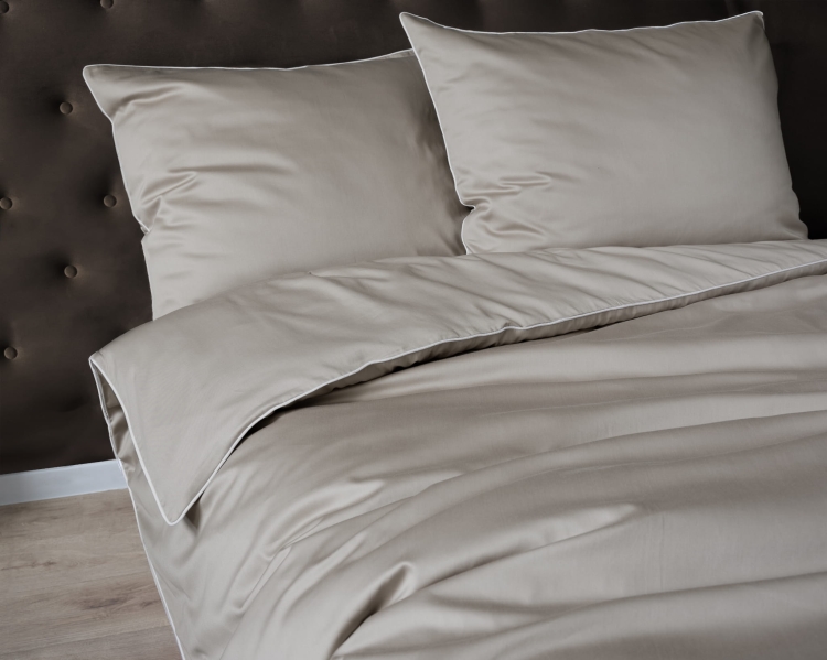 Ekskluzywna beżowa pościel hotelowa z makosatyny z bizą 140x200