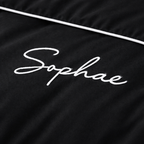 Luksusowa czarna pościel z białą lamówką i haftem Sofia 160x200