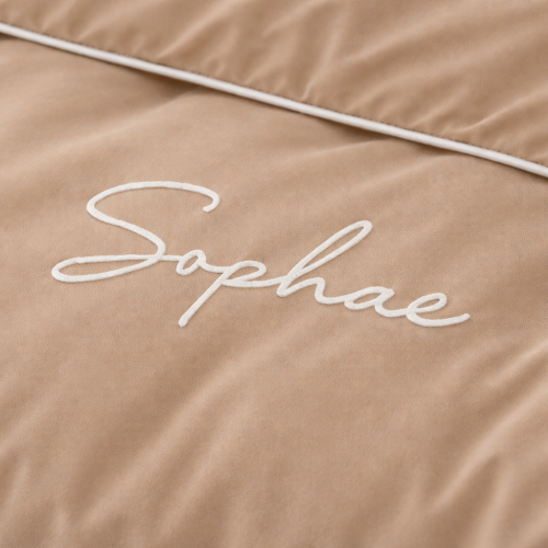 Luksusowa idealny beż pościel z białą lamówką i haftem Sofia 200x220