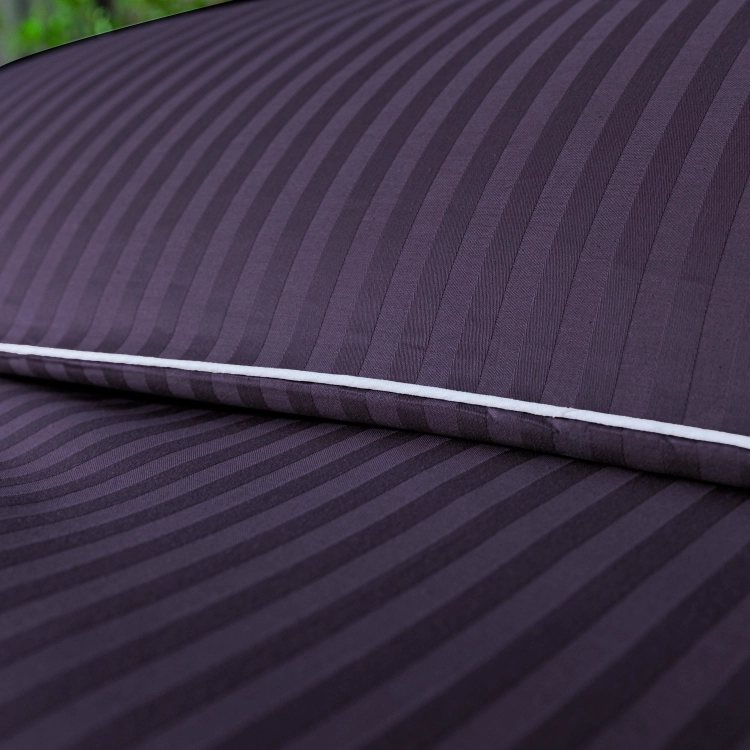 Śliwkowa bawełniana pościel hotelowa adamaszek z białą bizą 140x200 Mariot