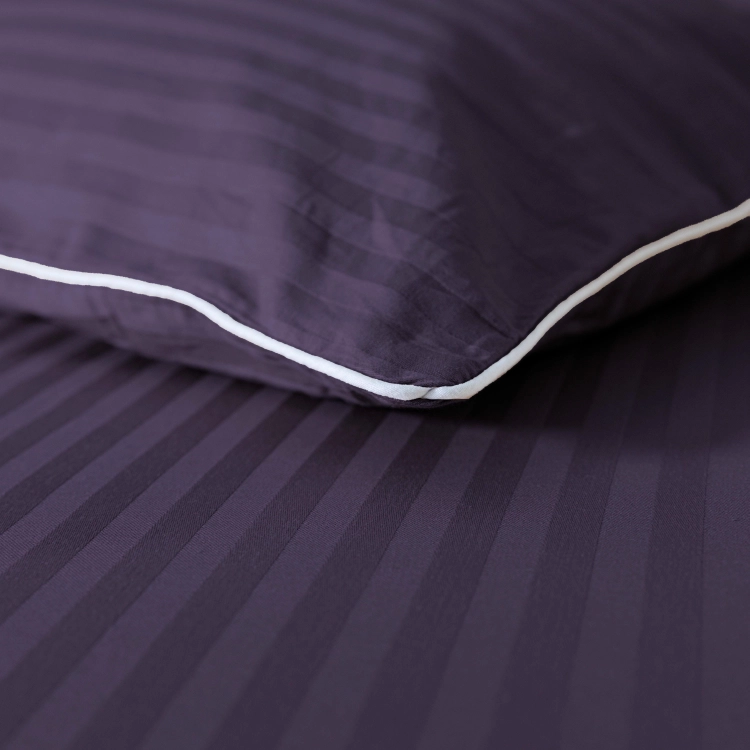 Śliwkowa bawełniana pościel hotelowa adamaszek z białą bizą 140x200 Mariot